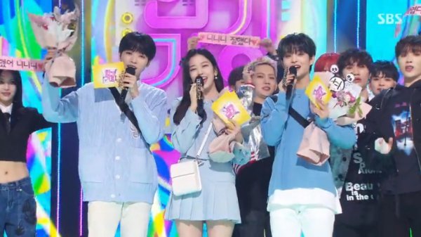 성찬-안유진-지훈 ‘인기가요’ MC 하차 “행복했다” [종합]