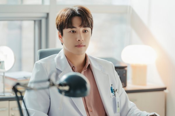로이킴 된 민우혁, 마성의 옴므파탈 “굉장히 인간적” (닥터 차정숙)