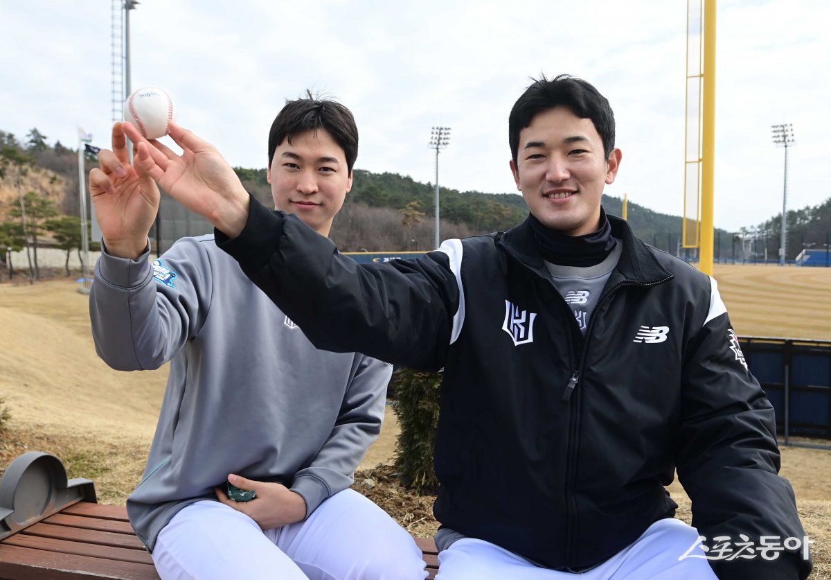 “장안문 사진 합성인 줄”, “넌 창룡문?”…10년 지기 KT 엄상백-고영표의 격세지감 [스토리 베이스볼]
