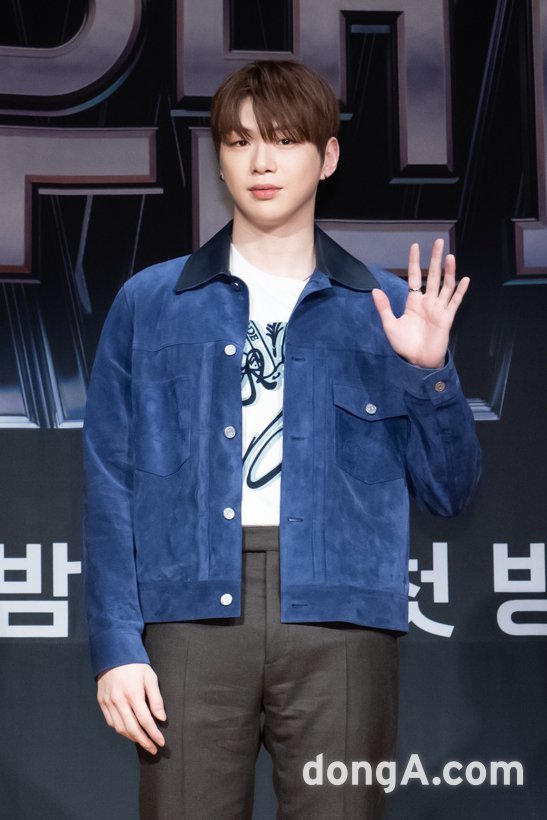 뭘 입어도 예쁜 강다니엘, 이번엔 스포츠 유니폼 (아이돌픽)