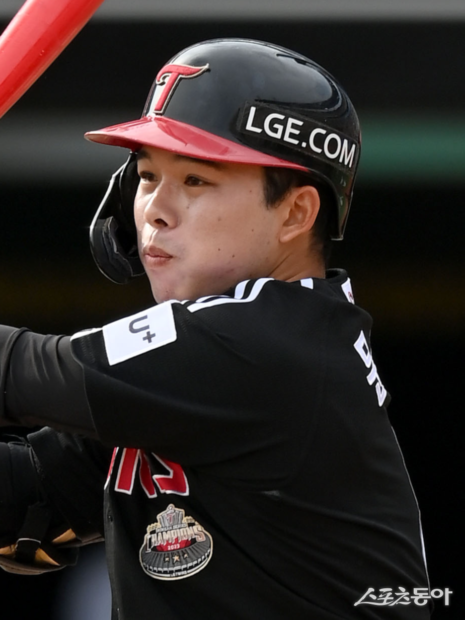 “원래 라인업서 제외” LG, ‘강한 9번’ 문성주 햄스트링 회복 경과에 촉각