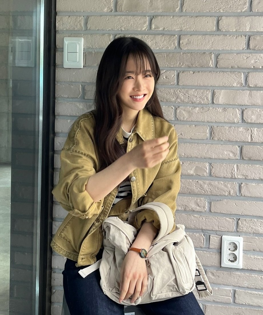 박보영, 교복입고 더 어려진 근황…10대라 해도 믿겠어 [DA★]