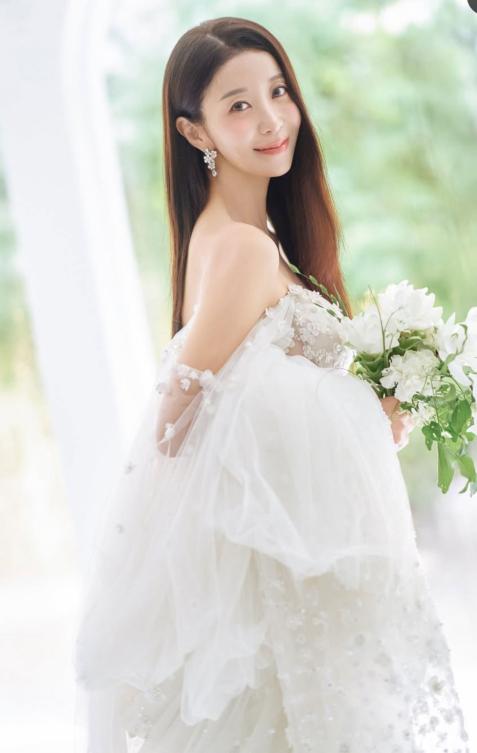 ‘♥윤정수’ 원진서, 웨딩화보 공개 “한 없이 다정하고 든든”