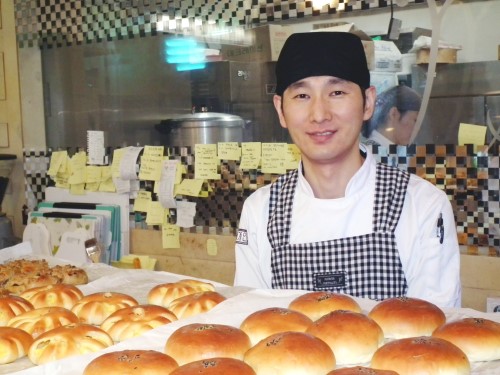 [명인을 향해] 천안의 명물 베이커리 몽상가인 권혁진 사장… 건강한 빵을 팝니다