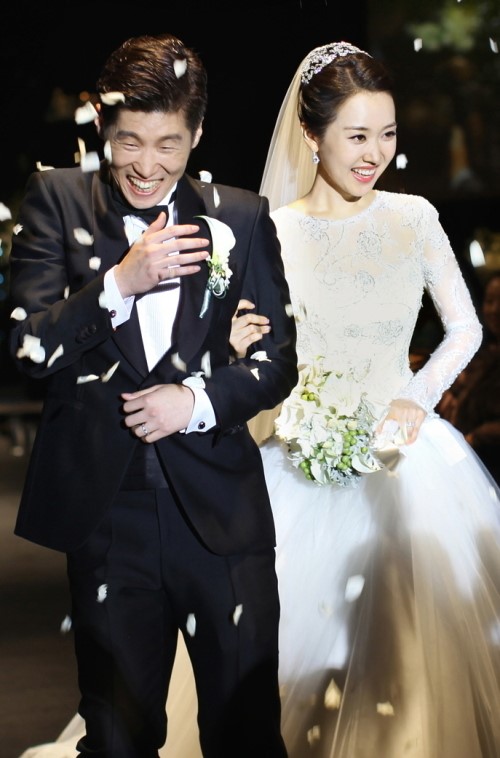 김민지 박지성 ‘신혼여행’… 결혼식 패션 알고보니 ‘허걱’