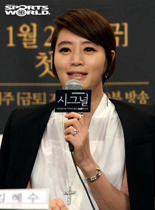 [SW포토] 김혜수,대본 보고 안할 이유 없었다