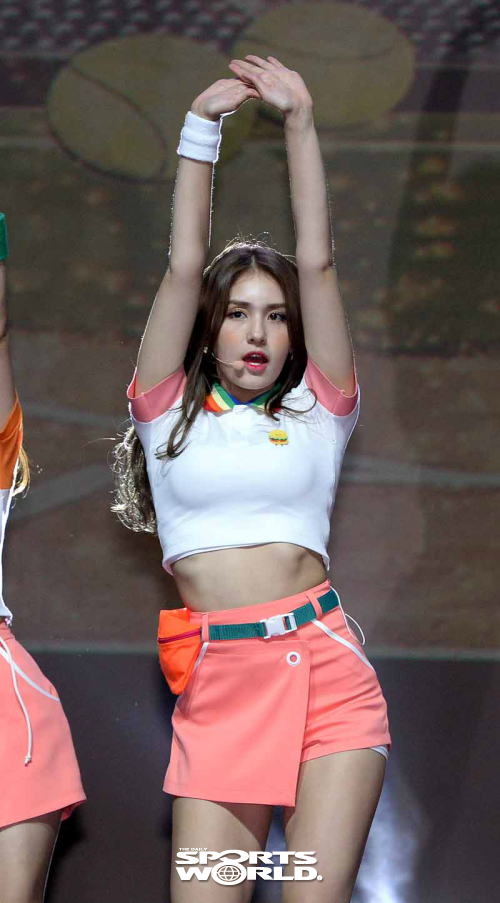 [SW포토]아이오아이, 소미의 열창!