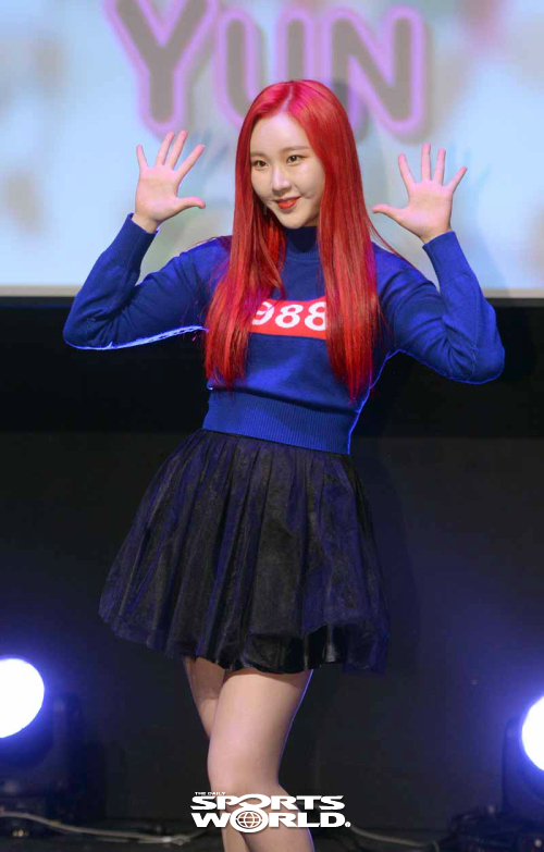 [SW포토]모모랜드 나윤, 만세!