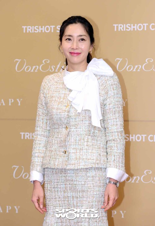 [SW포토]미소 가득한 송윤아