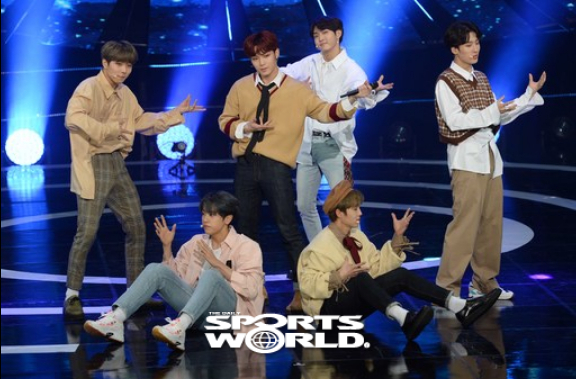 [SW포토] 그룹 세븐어클락, 절도있는 무대