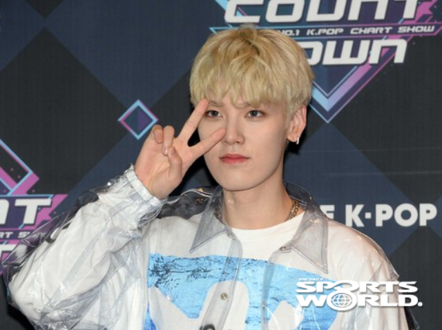 [SW포토] 포토월 인사하는 젤로
