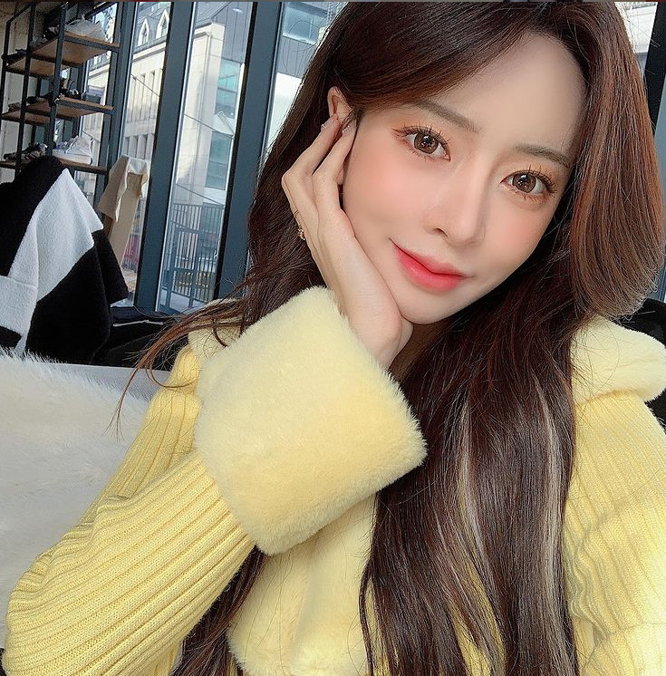 ‘30만 유튜버’ 솔이, ‘학폭’ 논란…“명예훼손, 법적 대응할 것”