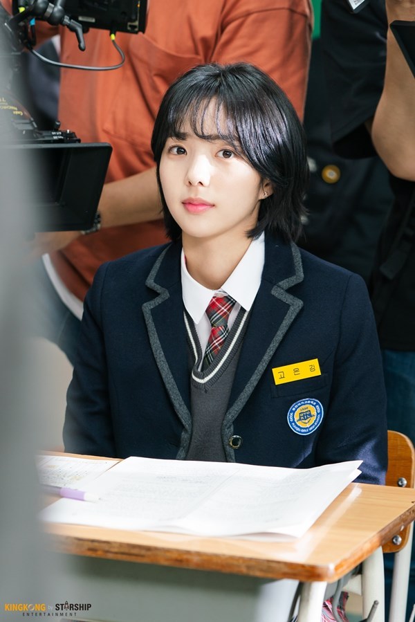 ‘너나경’ 채수빈, 촬영장 가득 채운 러블리 매력