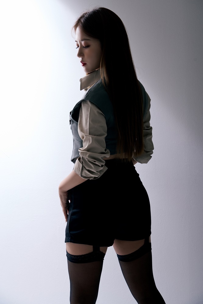 정다경, 부캐 ‘미스 정’ 활동 스타트…섹시한 뒷모습, 궁금증 UP