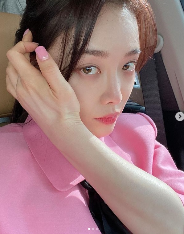 “약쟁이 사라 맞아?”…‘더 글로리’ 김히어라, 머리채 잡힌 채 멍한 표정[스타★샷]