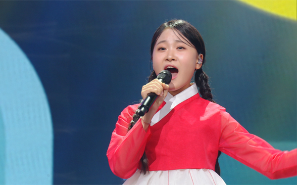 [단독 인터뷰] ‘현역가왕’ 3위 김다현 “글로벌 가수가 꿈…‘한일 가왕전’ 위해 일본어 열공 중”