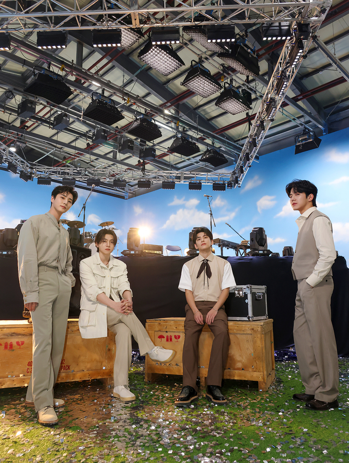데이식스, ‘웰컴 투 더 쇼’ 정주행 시작…뮤비 비하인드컷 대방출