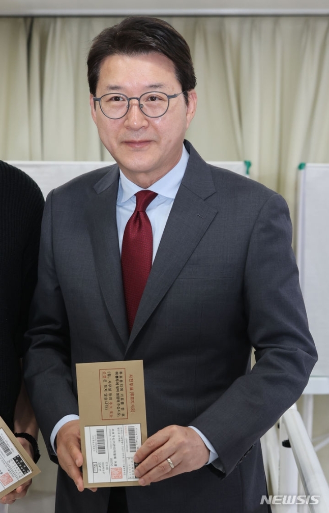 ‘TV조선 앵커 출신’ 신동욱 국힘 후보, 서울 서초을 당선 확실