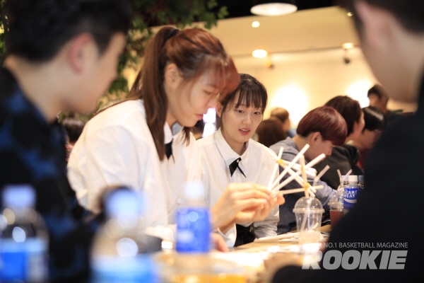[포토] 신지현, (박)지수야, 그렇게 해서 계란이 안 깨질까?