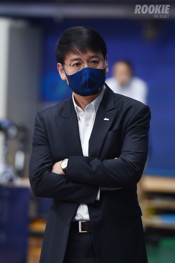 정상일 신한은행 감독 지난 2R 우리은행전 대패, 팀 돌아보는 계기