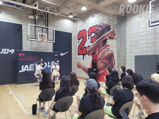 JD4가 홍대에 떴다 LG 이재도, 팬미팅 통해 팬들과 즐거운 시간 보내