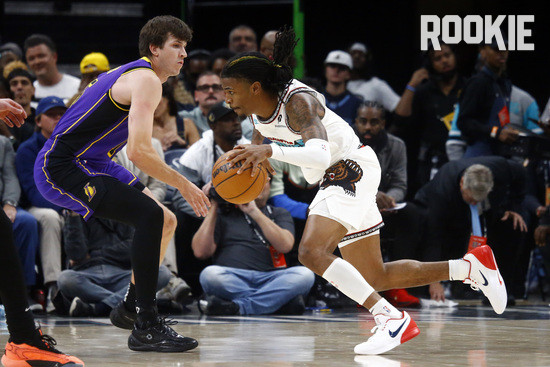 AD 결장 LAL, 르브론 39점 분투에도 가비지 타임 동반 대패... 카와무라 NBA 데뷔 득점