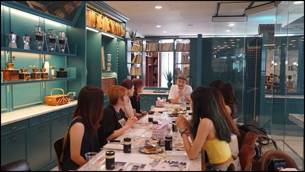 밸리록 미리 본다! 밸리록X노상호 작가X투썸플레이스, 아트 컬래버레이션