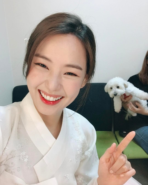 [★SNS]명불허전 한복자태 이하늬, 반려견과 추석 인사