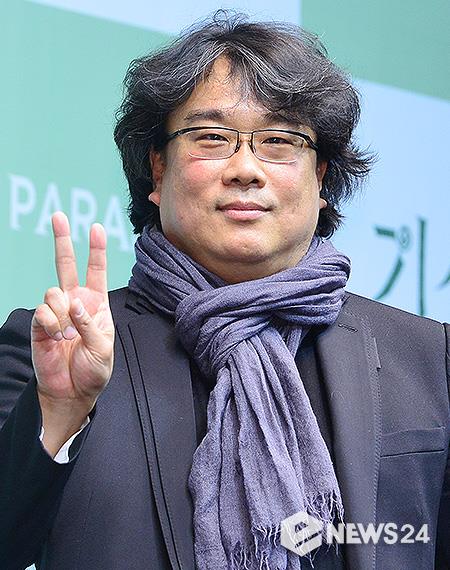 [e포토] 봉준호 감독 , 브이는 기본이죠