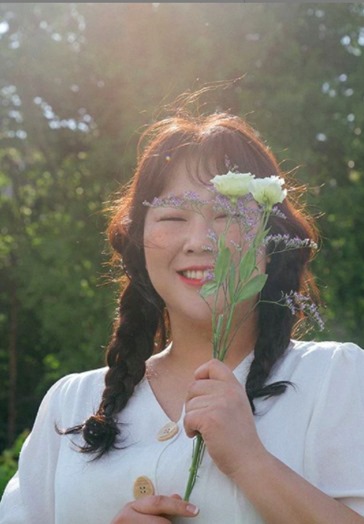 김민경, 슬슬 긁고 있는 복권..통통해도 너무 예쁜 화보