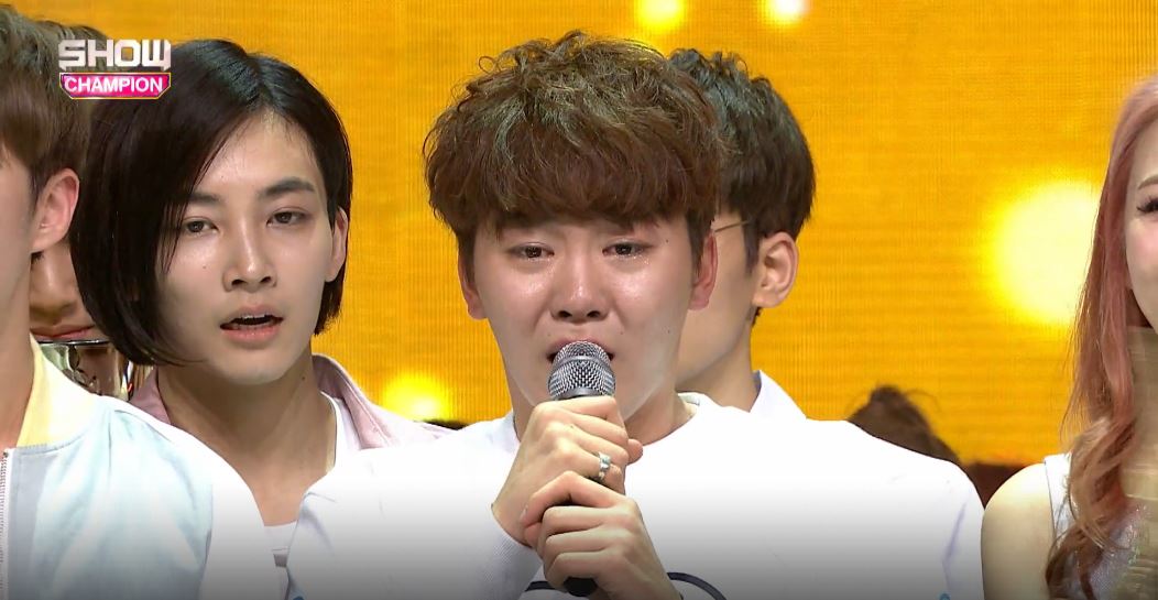 [쇼 챔피언 리뷰] 세븐틴, 신곡 ‘예쁘다’로 데뷔 후 첫 1위! ‘눈물 펑펑’