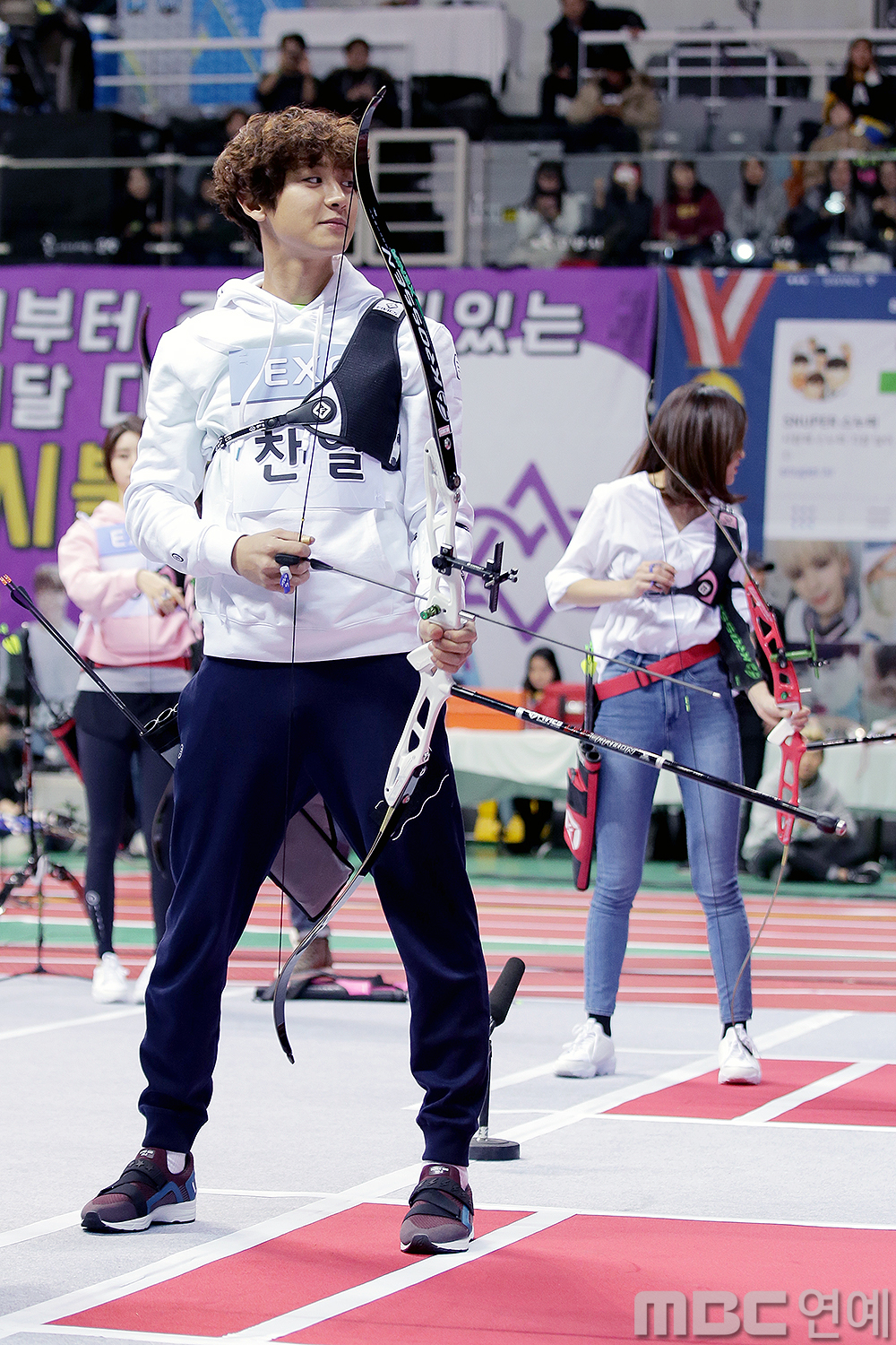 [단독] 설특집 <아육대> 엑소 양궁 비주얼 텐! 텐! 텐!