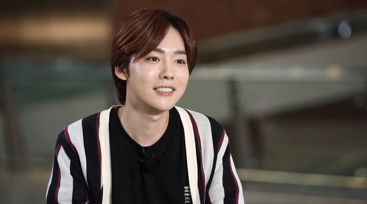 <오지의 마법사> 위너 진우, 24시간 미소천사 막내 합류!