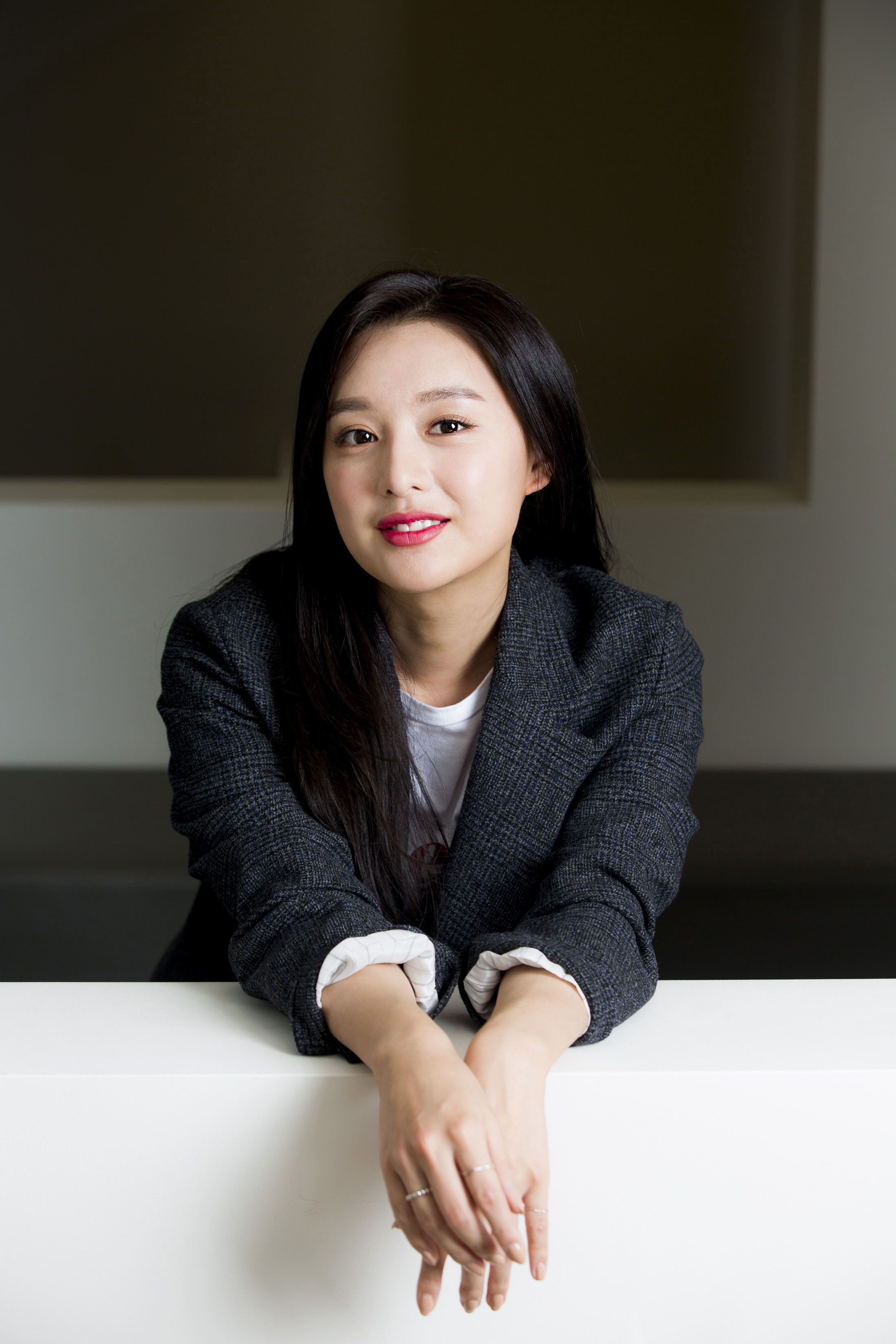 [人스타] 똑 부러지는 야무진 여배우 김지원