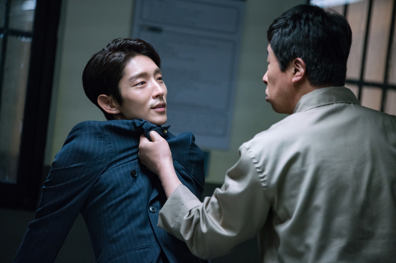 ‘무법변호사’ 이준기, 이대연과 첫 만남부터 쌍방 멱살! 궁금증↑