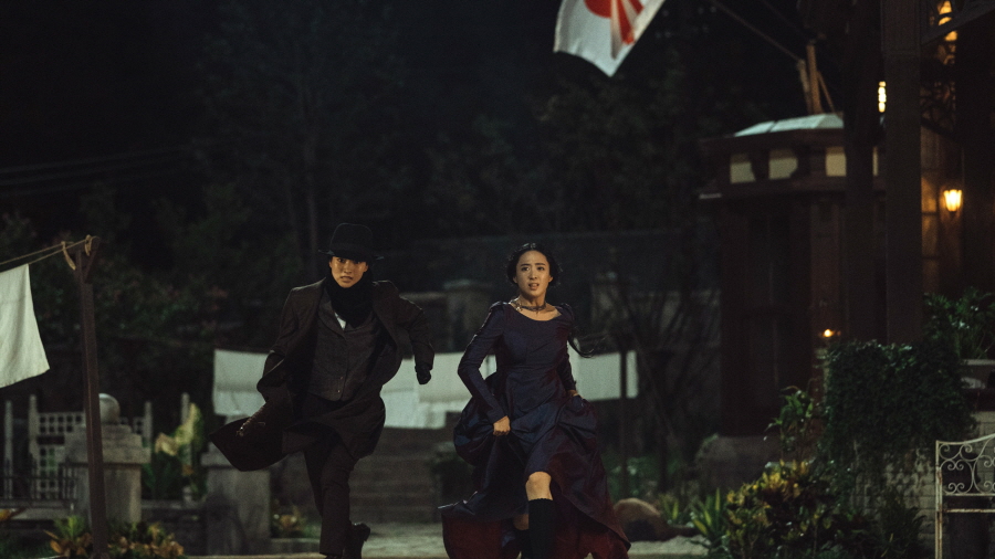 미스터 션샤인 김태리-김민정, 목숨까지 건 결연 독대 스틸컷 공개