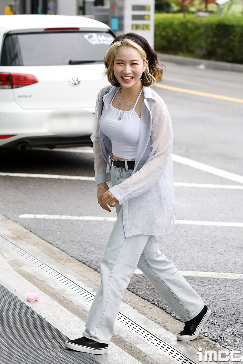 [포토] 써드아이 유지, 발랄한 미소로 출근