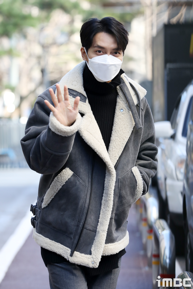 [포토] 이승기, 여유 넘치는 손인사