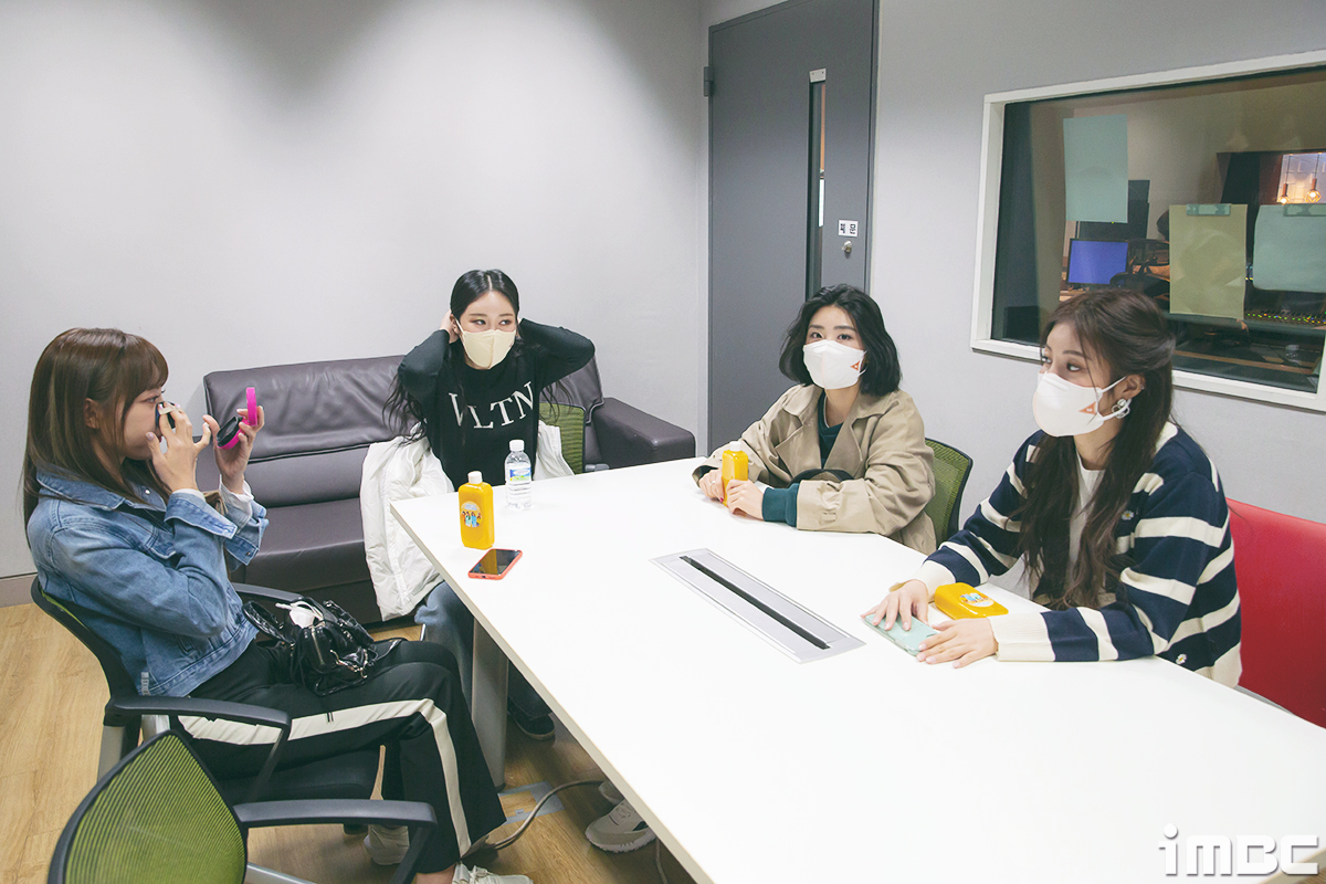 [B하인드] 브레이브걸스, 4인 4색 MBC 라디오 점령기 (정오의 희망곡) ①