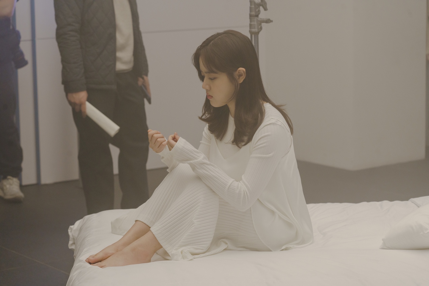 김향기, 페노메코 신곡 MV 출연... 소속사 옮기고 여성美 물씬