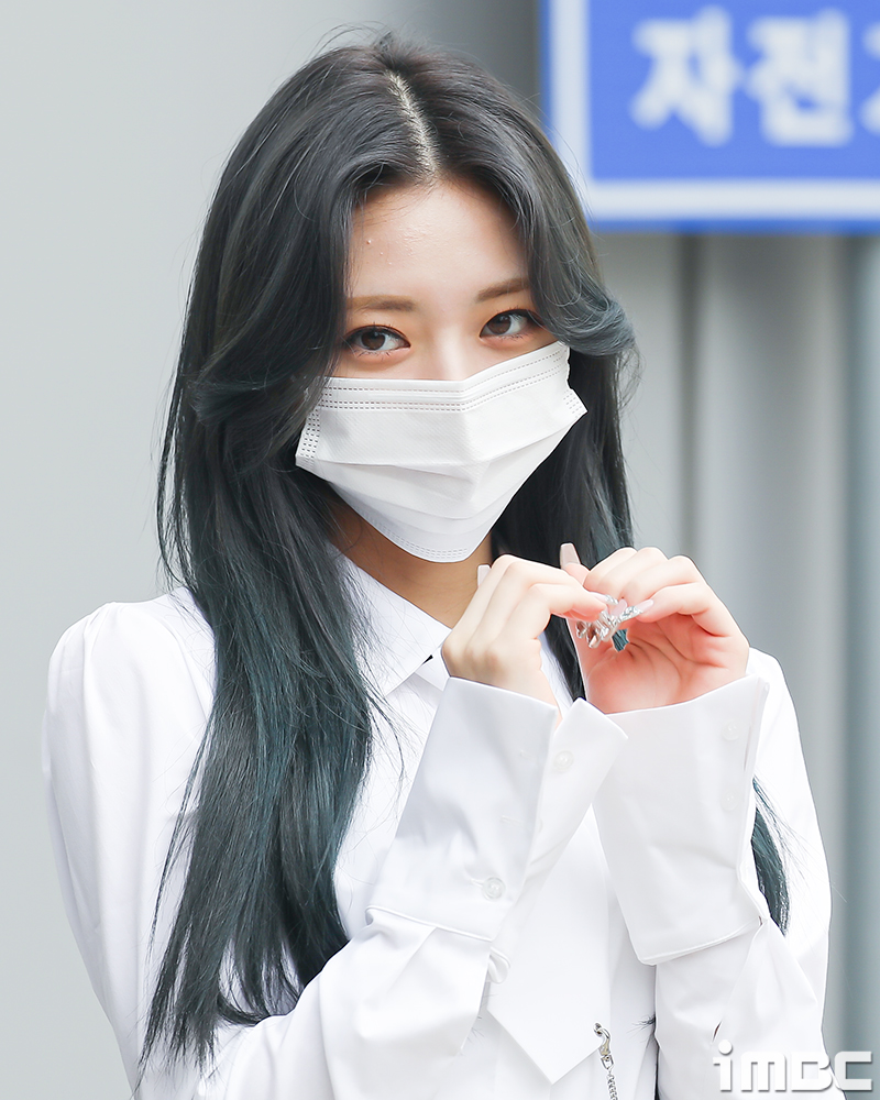 [포토] ITZY (있지) 유나, 네일아트 있지~