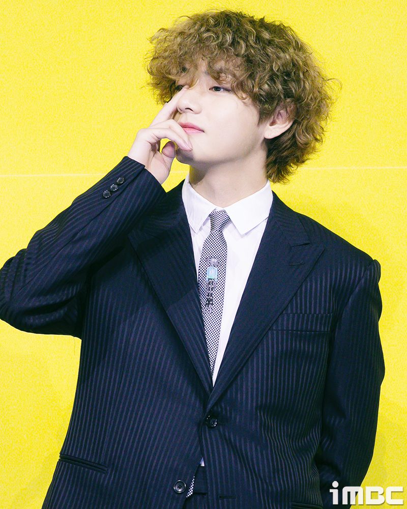 [움짤] 방탄소년단(BTS) 뷔, 월드 와이드 펌 태태의 유러피안 감성~