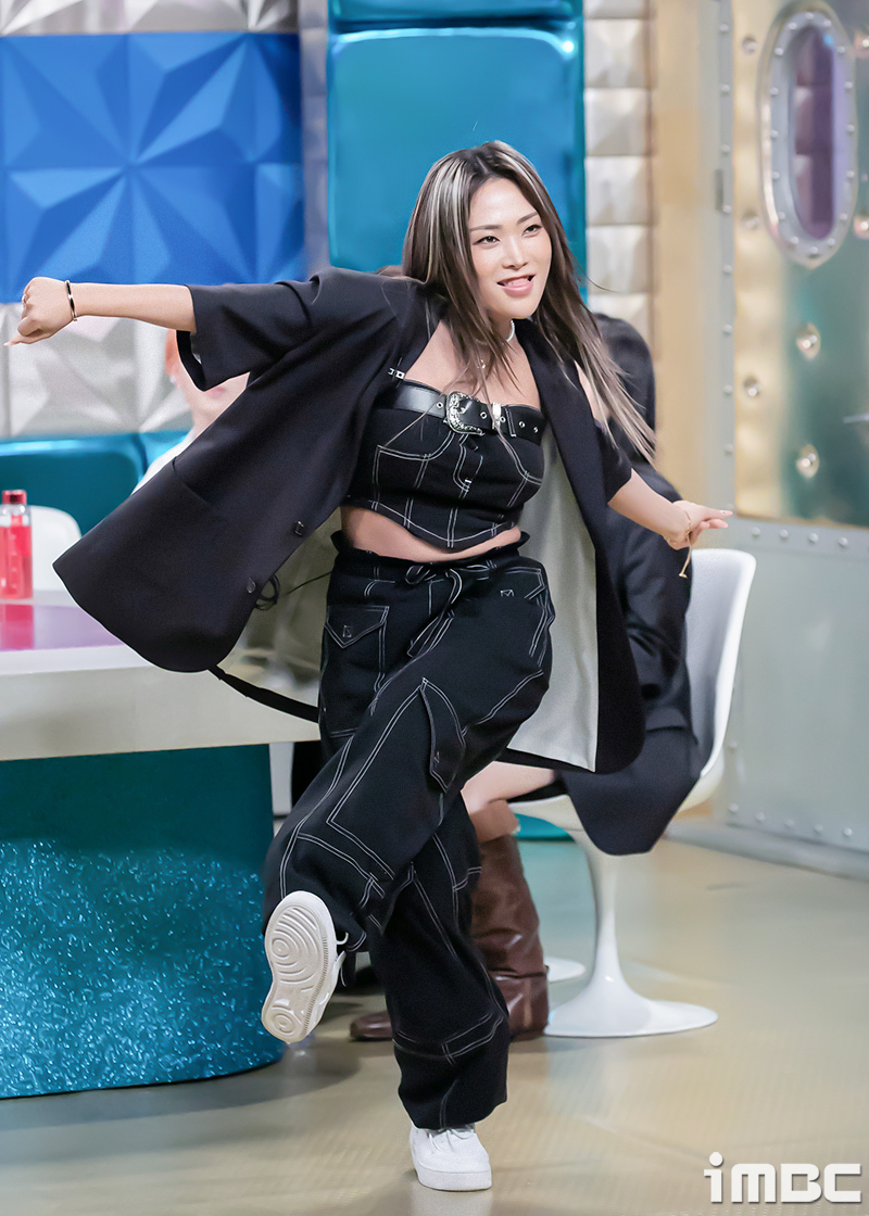 [움짤] 허니제이, 잘 봐~ 언니 춤 아직이다 (라디오스타 B하인드)