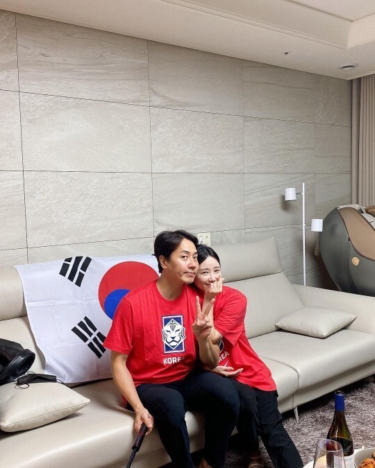 엔디 이은주 부부, 가나전에 한국 국가대표 응원 10시 전에 취해 버림 안 돼 [인스타]