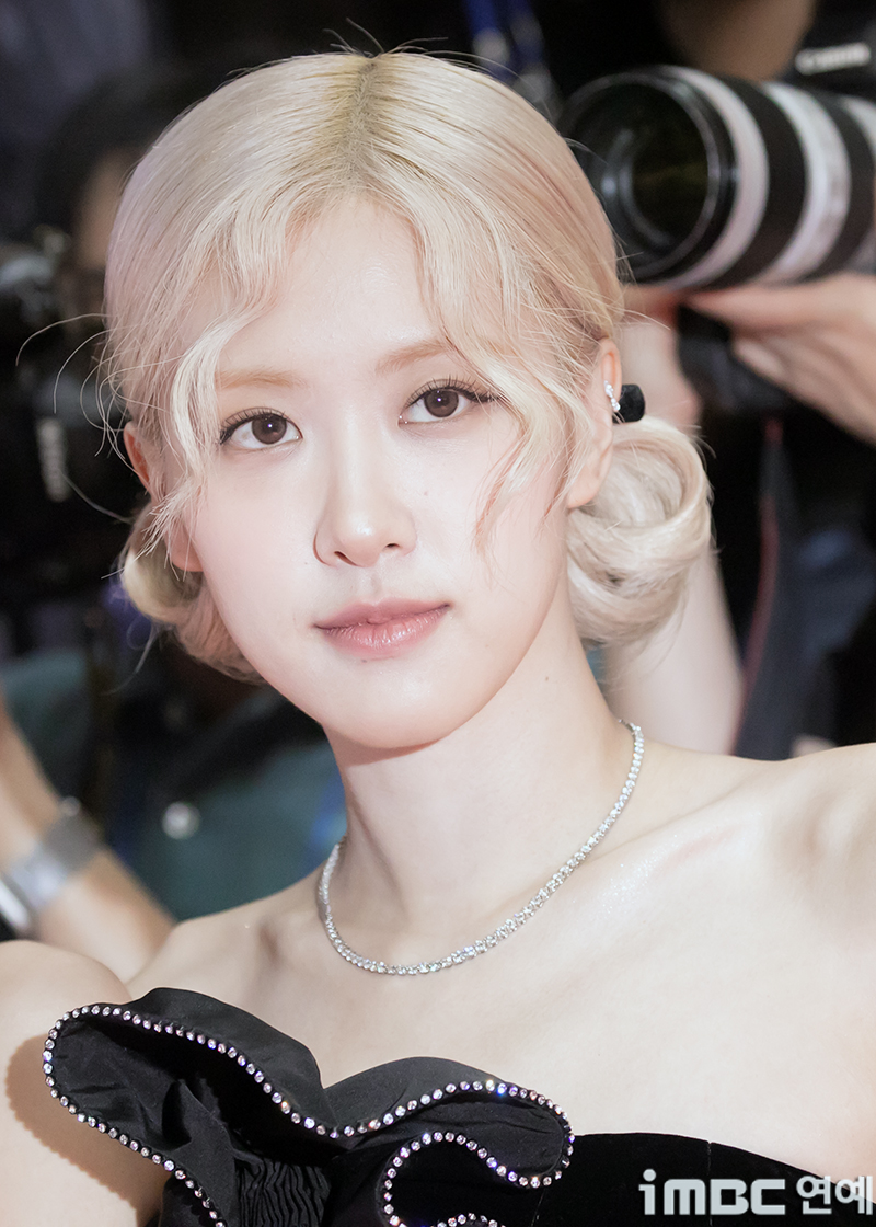 [포토] 블랙핑크 로제, 꽃 미모