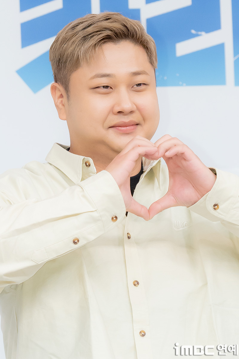 [포토] 윤남노, '유쾌한 하트'