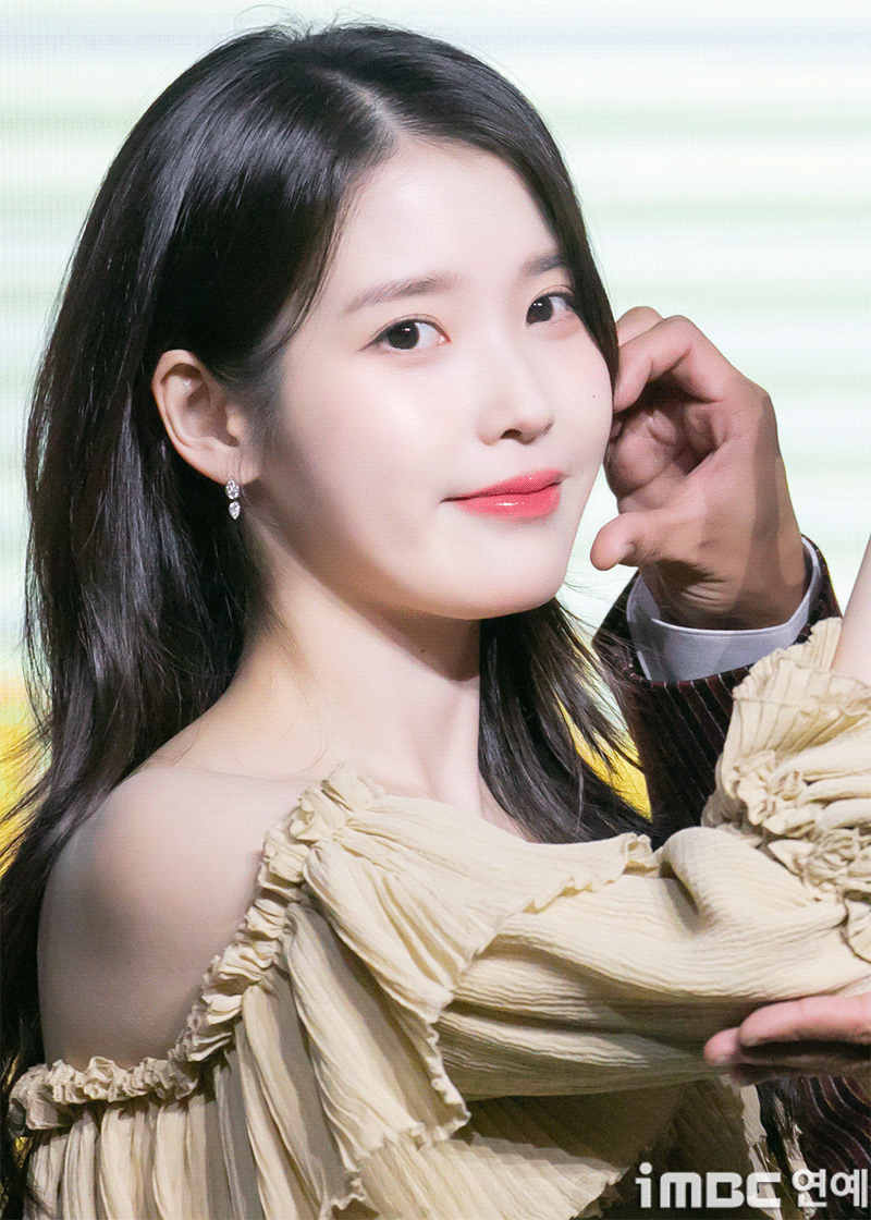 [움짤] 아이유, 이게 거짓말이 아니라요 예쁨