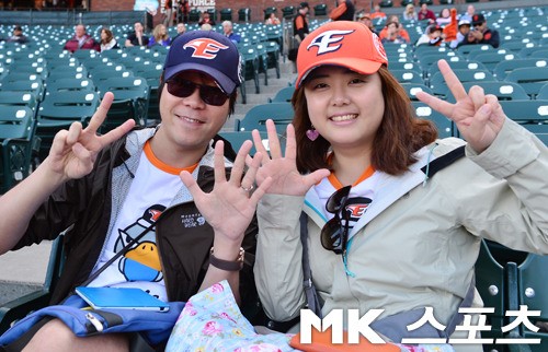 [mk포토] `류현진 7승을 위해 팬들도 파이팅`