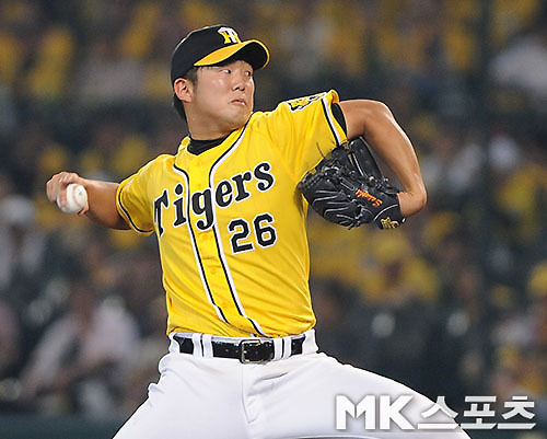 역투하는 한신 사이우치 [MK포토]