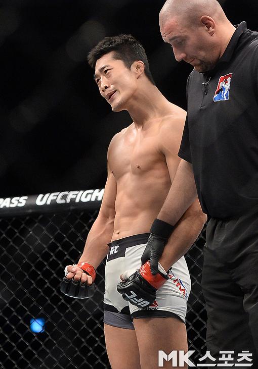 김동현, `아뵤~ 짜릿한 TKO승!` [MK포토]
